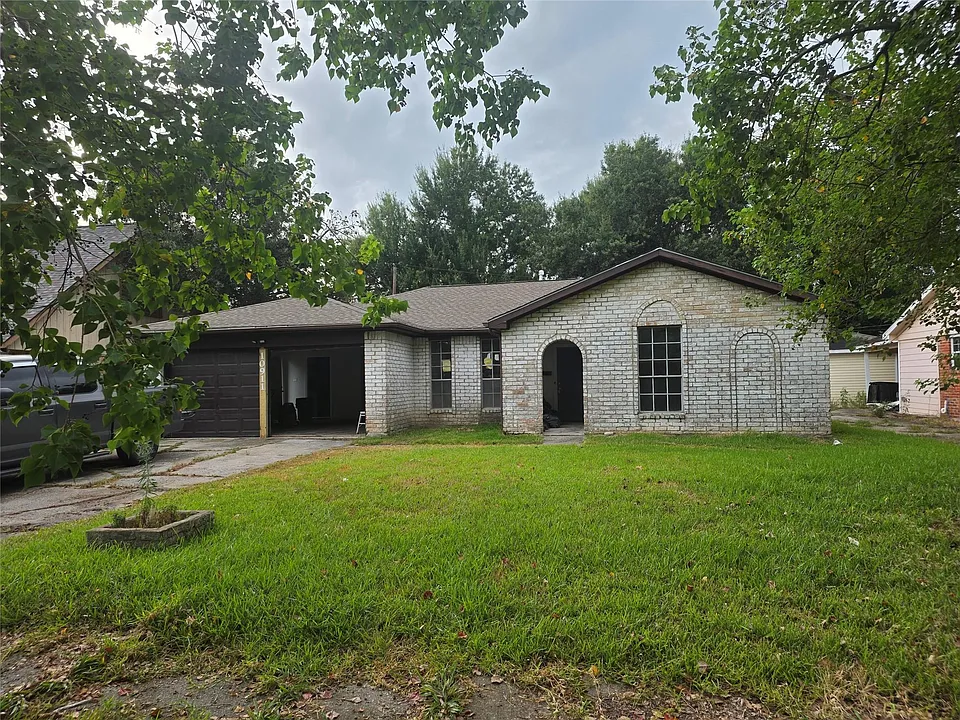 10911 Sagecrest Ln