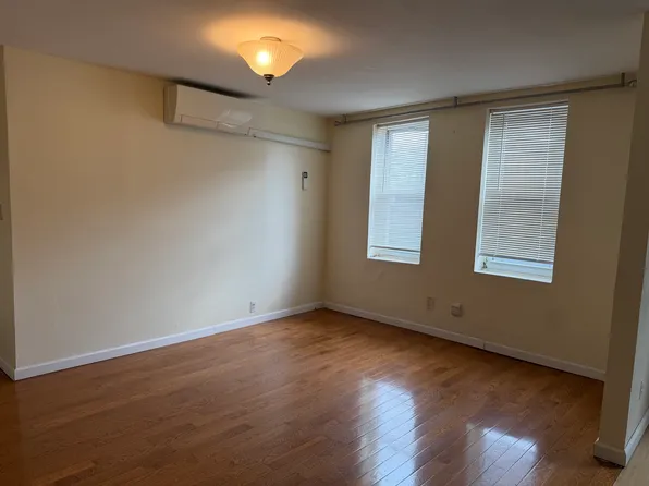 98-35 Metropolitan Avenue image 1 of 6