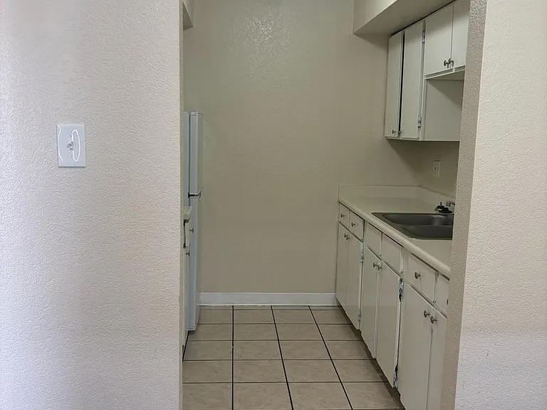 1008 Alvarado Dr SE — Photo 3
