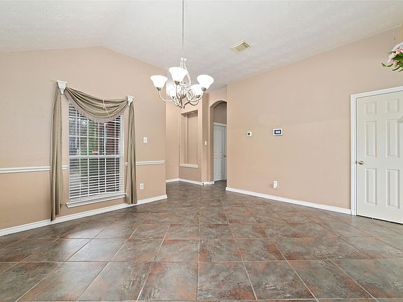 5th image of 22911 Sebastian Dr