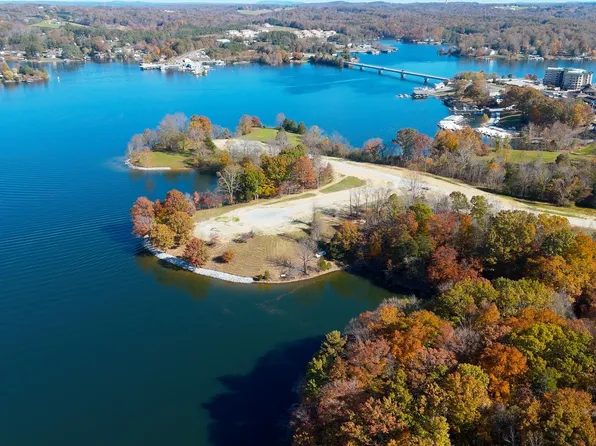 19 Grande Lake Cir, Moneta, VA 24121