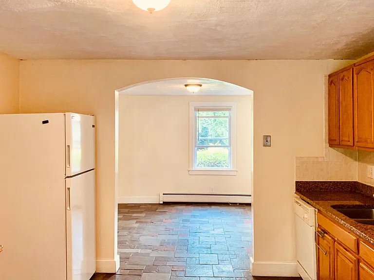 166 Vineland Ave — Photo 4
