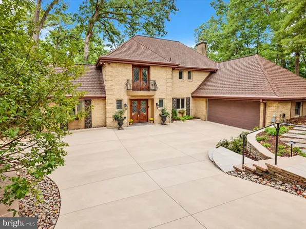 3431 Greentree Dr, Falls Church, VA 22041