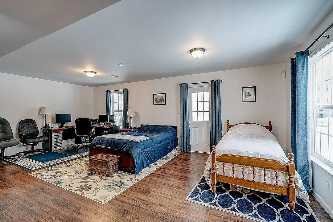 458 Jacobsen Dr — Photo 4