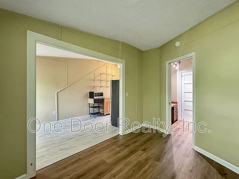 1107B Richmond Rd — Photo 12
