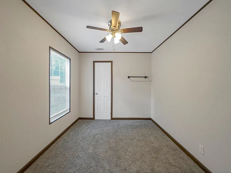 483 Howard St — Photo 13