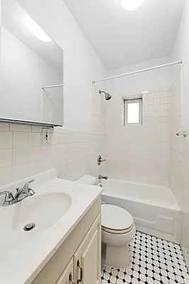 Bathroom, photo 1