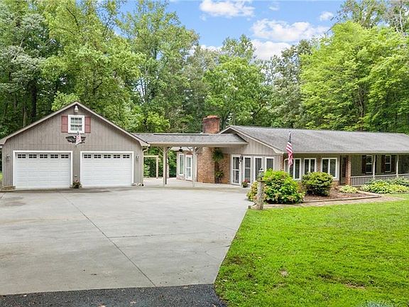 2nd image of 134 English Primrose Ln
