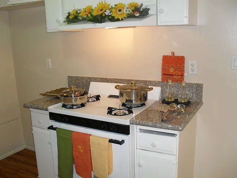 Regency West Apartments — Photo 3