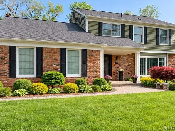 781 N Shady Hollow Cir, Bloomfield Hills, MI 48304