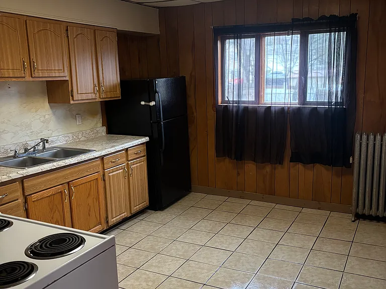 114 Putnam St — Photo 2