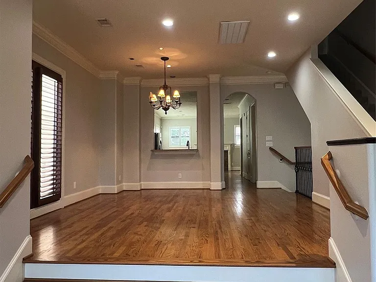 2330 Camden Dr — Photo 7