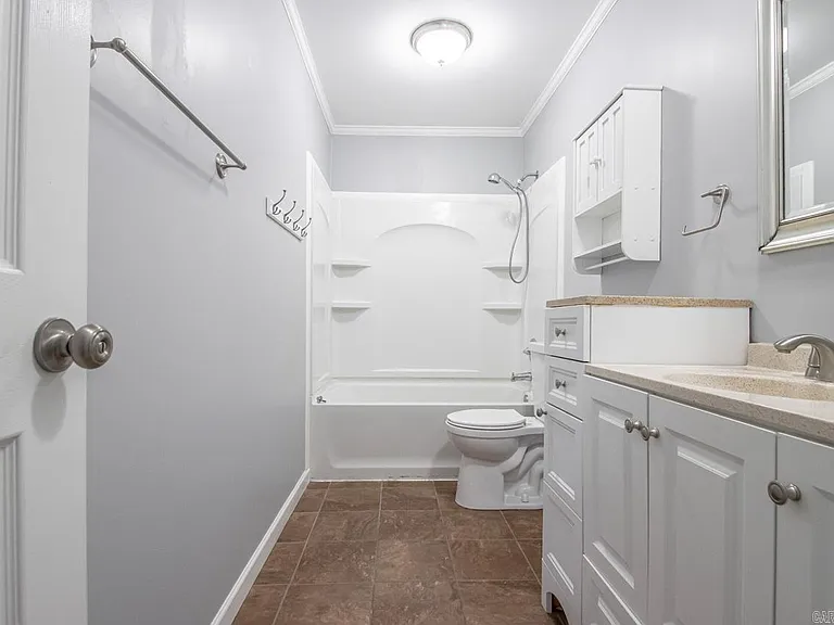 63 Robinson St — Photo 19