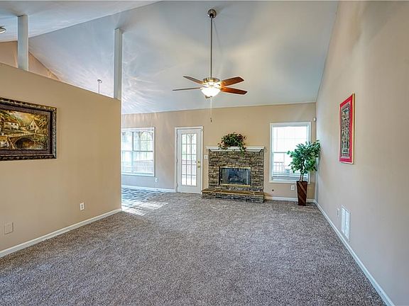 3rd image of 2760 Brookhill Ct