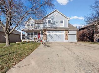 517 NE Hans Dr, Blue Springs, MO 64014