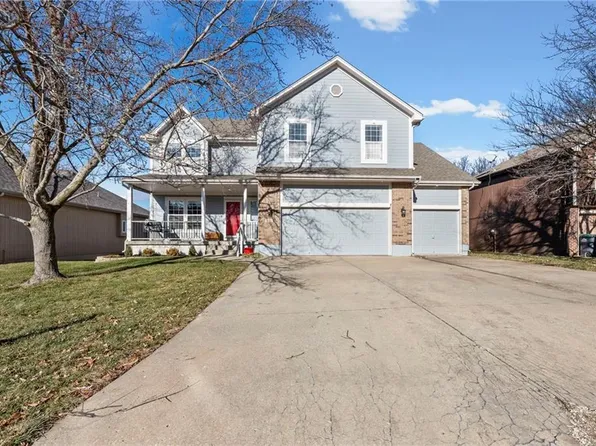517 NE Hans Dr, Blue Springs, MO 64014