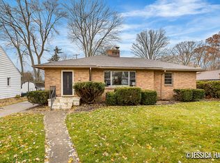 2765 Oakwood Ave NE, Grand Rapids, MI 49505