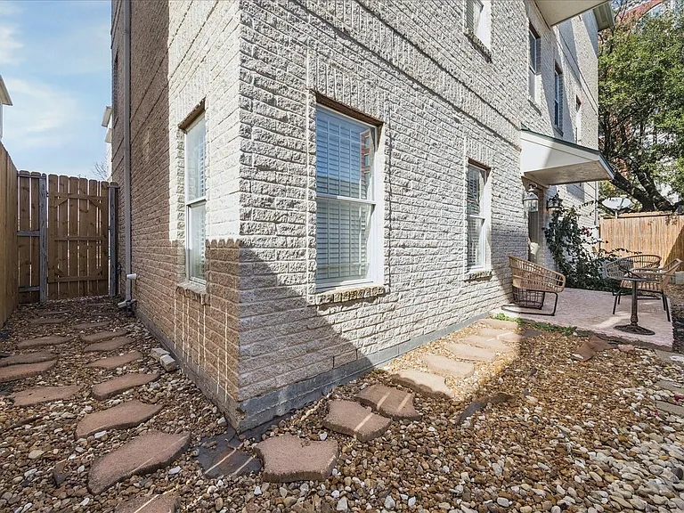 2207 Austin St — Photo 23