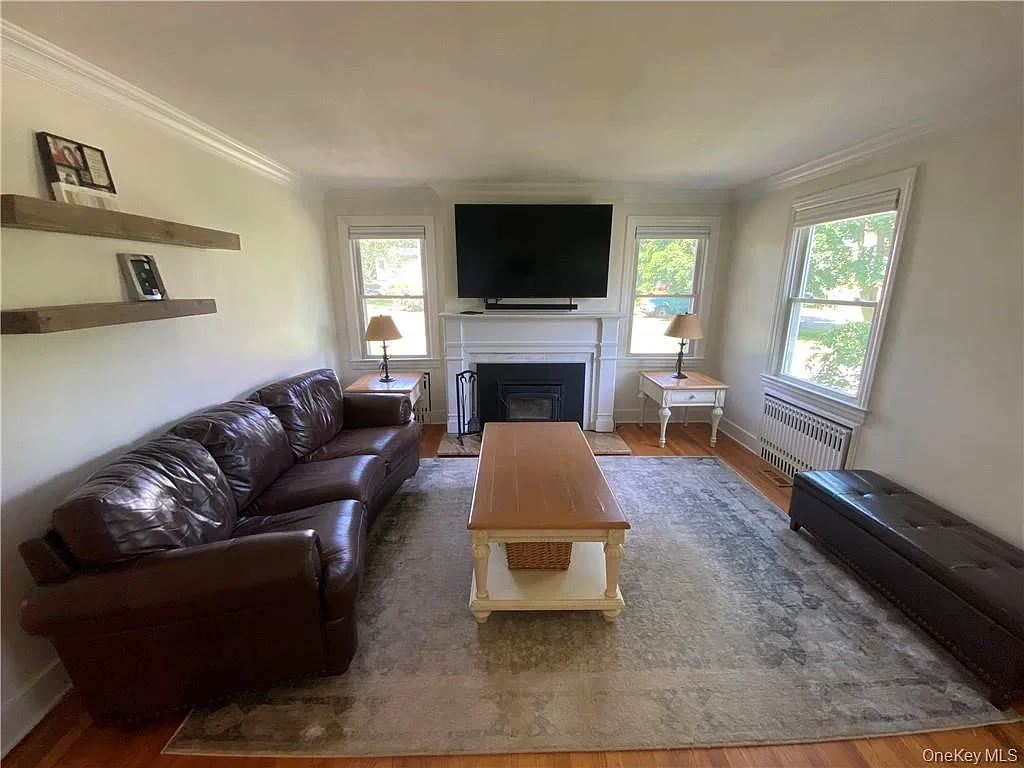 2 bed, 1.0 bath, 1024 sqft, $3,275 — Photo 3