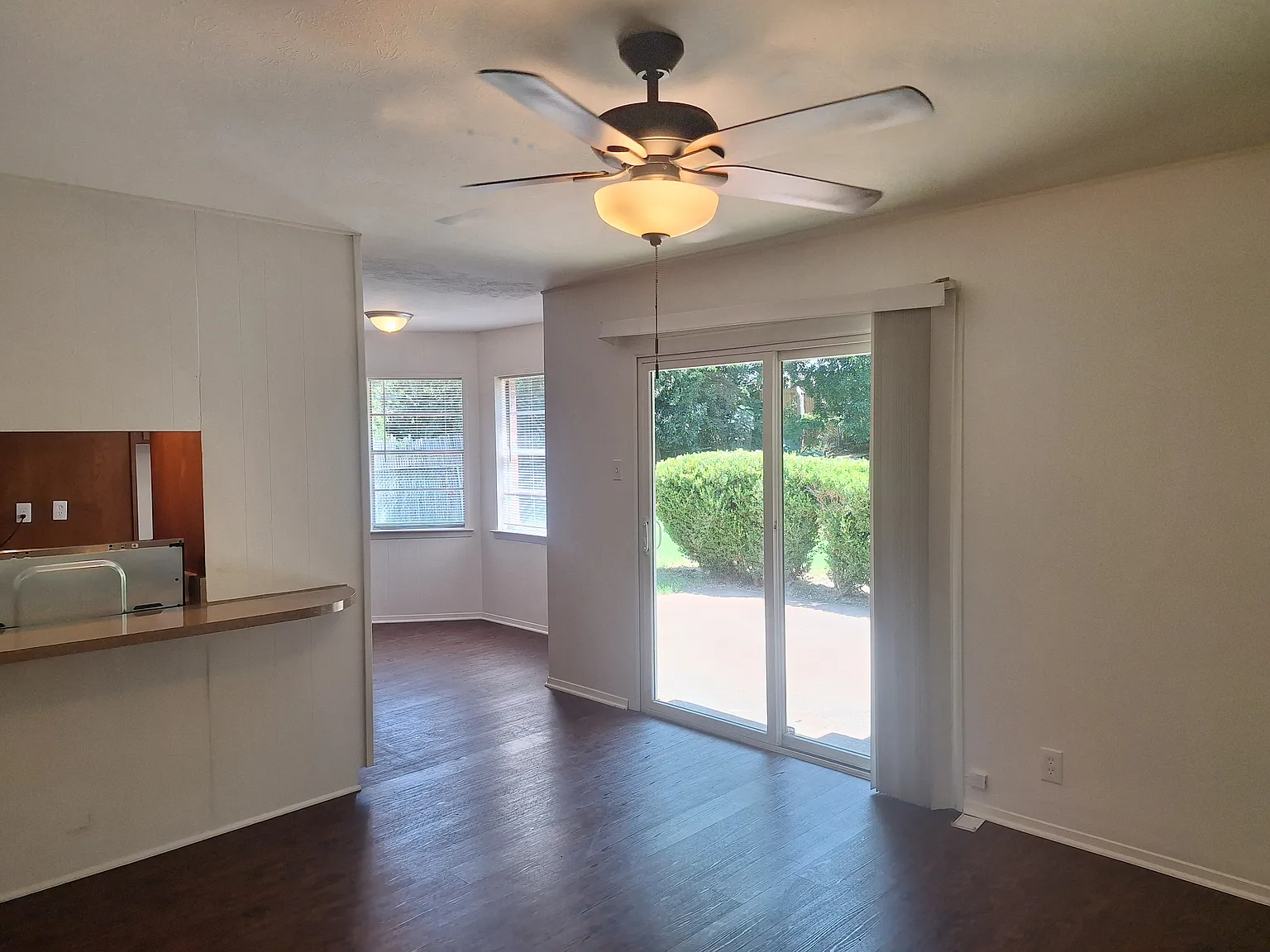 3 bed, 1216 sqft, $1,995 — Photo 4