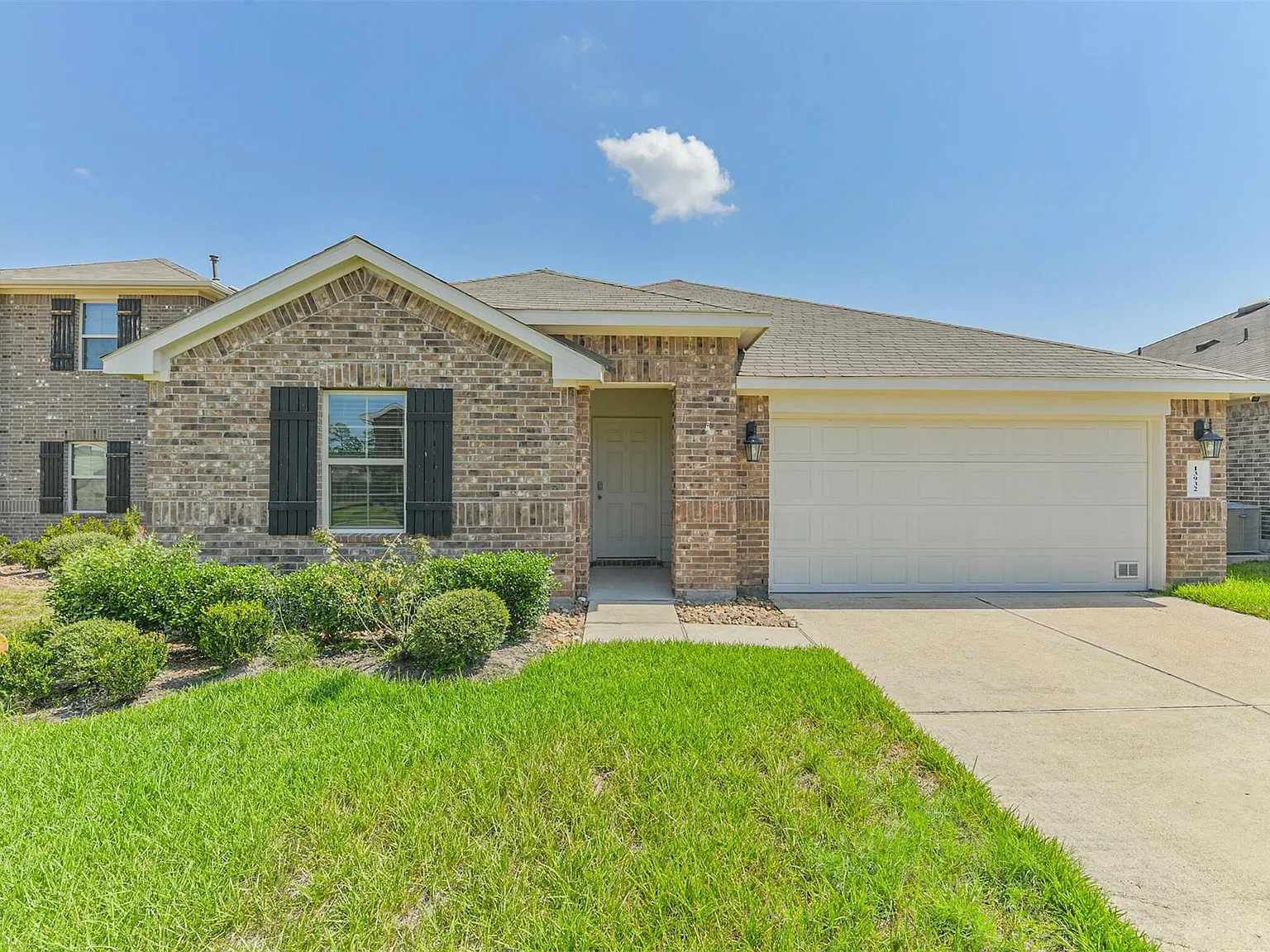 4 bed, 3.0 bath, 2083 sqft, $2,400 — Photo 1