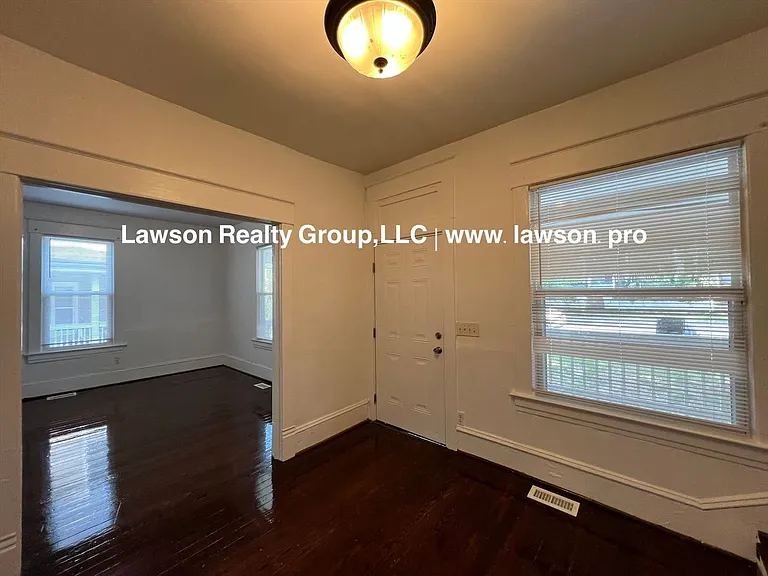 1208 Chapman Ave SW — Photo 6
