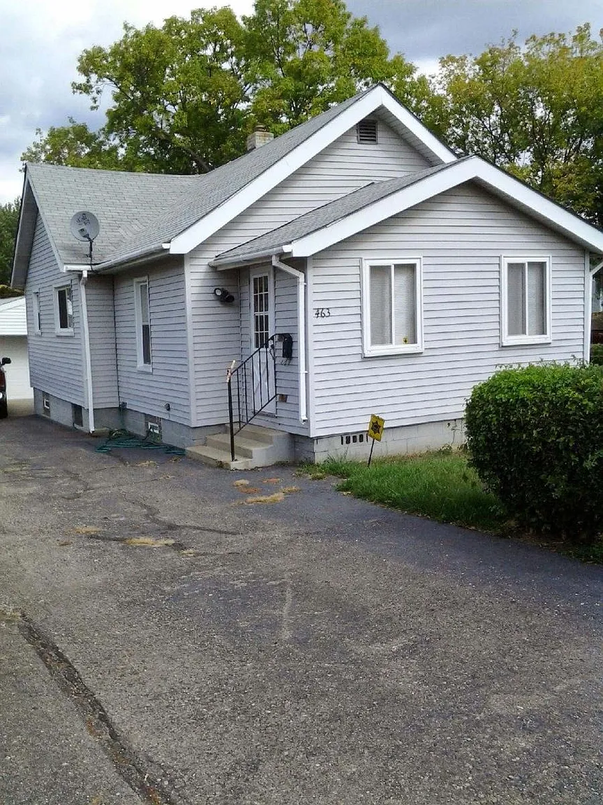 463 Raeburn St photo 1