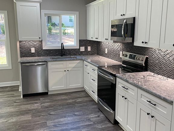 5th image of 9 Cypress Ln