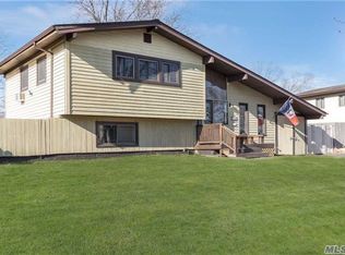 136 W Court Dr, Centereach, NY 11720