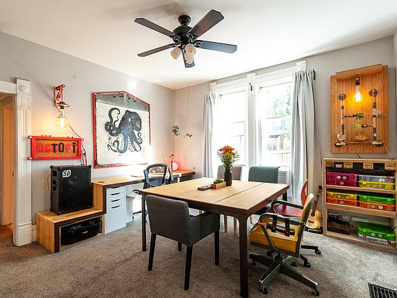 4th image of 1112 N Washington St #1
