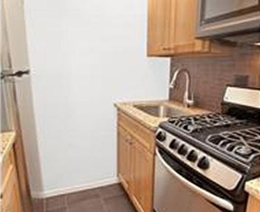 2nd image of 333 E 46th St APT 10K