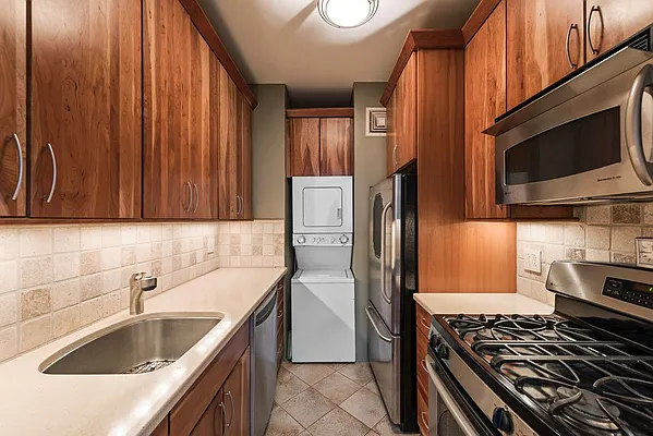 Sold by Nest Seekers International | media 17