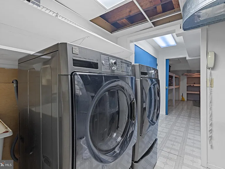 130 Sayre Dr — Photo 30