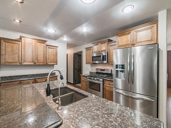 5th image of 4583 Pinedale Ave