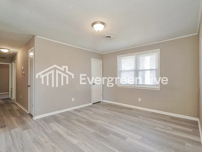 2211 Buckingham Dr — Photo 4