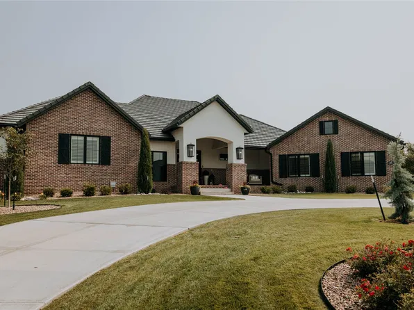 107 Mayfair Ct, Garden City, KS 67846