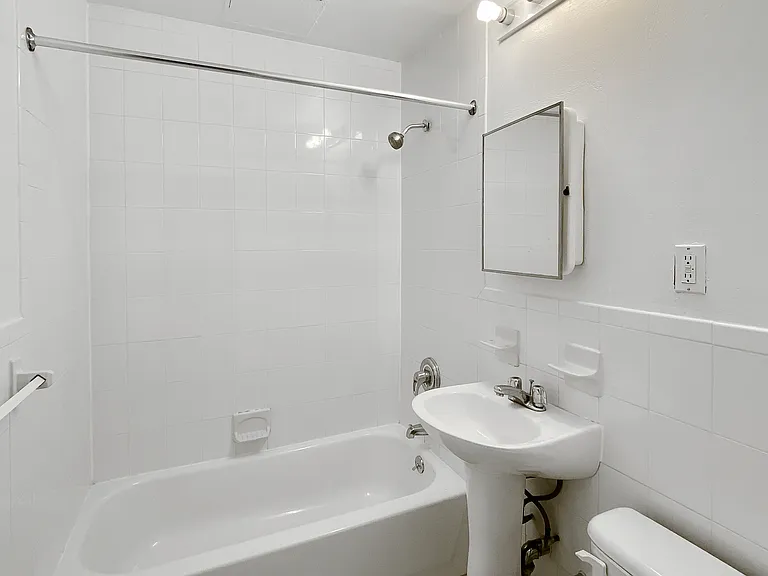 200 W 123rd St #1A — Photo 9