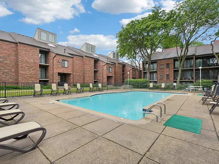 Palms East Apartments — Photo 48