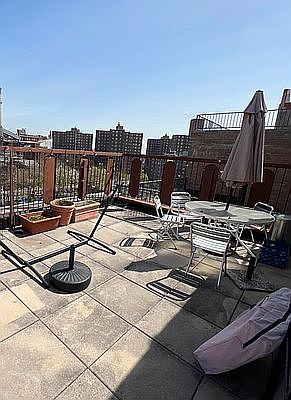 1st image of 422 E 10th St #2B
