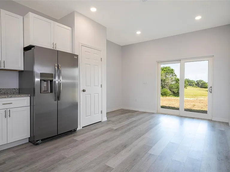 833 Colville Dr — Photo 35
