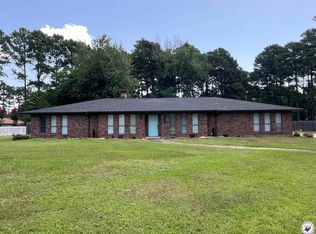 203 Woodland Lake Dr, Atlanta, TX 75551