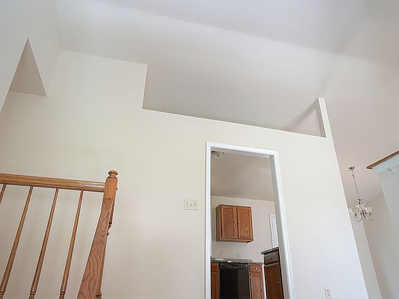 3rd image of 28 Melanie Hollow Ln