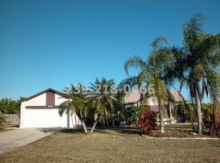 833 SW Santa Barbara Pl, Cape Coral, FL 33991