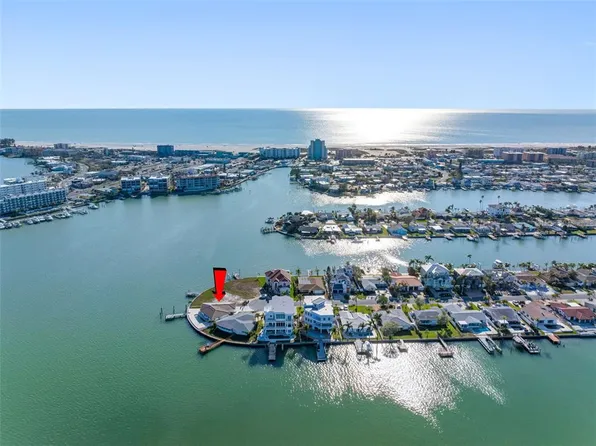 11005 5th St E, Treasure Island, FL 33706