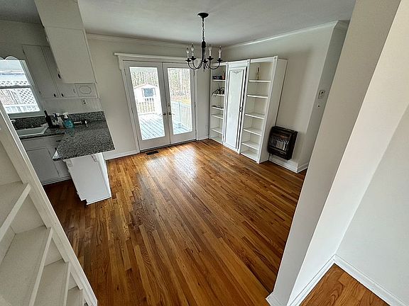 3rd image of 204 Trussell Rd
