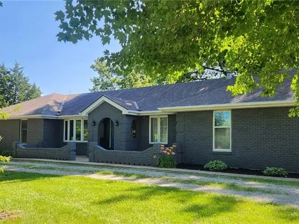 16413 Quinn Rd, Smithville, MO 64089