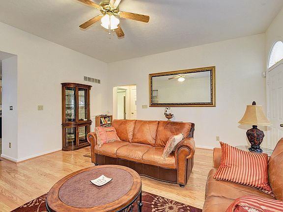 3rd image of 6604 Miller Park Dr