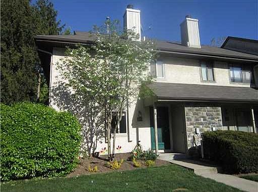 3rd image of 206 Hampshire Dr