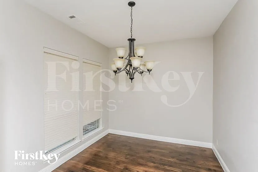 4 bed, 3.0 bath, 2259 sqft, $3,120 — Photo 3