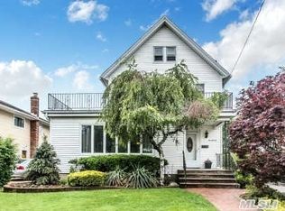 72 Union Pl, Lynbrook, NY 11563